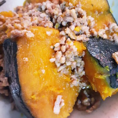 献立に困らないかぼちゃレシピ🎃かぼちゃ料理の㊙️テクニック！目からウロコのかぼちゃ冷凍保存方法やレシピを紹介している @hako_seikatuさんの投稿です。 下記の活用方法が一気にチェックできますよ。 □かぼちゃの冷蔵 冷凍保存の方法 □かぼちゃレシピ