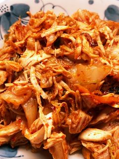 ささみと新玉ねぎのキムチごま和えクラシル