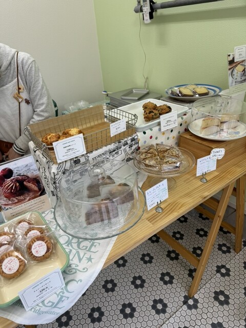 いろんなオーダーがあって楽しいなぁ〜🌸． クッキー1枚からオーダー受け付けております ^^． お見積もりだけでももちろんOKです．お気軽にお問い合わせください〜！．pinkpartysweets pinkparty icingcookies cookies 兵庫オーダーケーキcupcak cupcakes