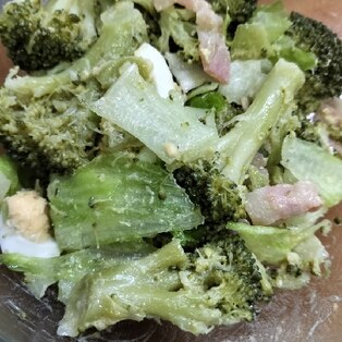 レンチンブロッコリーのシーザー風サラダ