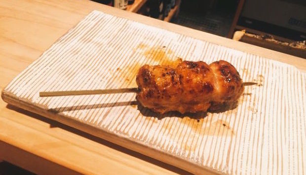 焼き鳥 地元にある釣り好き店主が焼き上げる絶品焼き鳥がオススメな居酒屋さん - YouTube