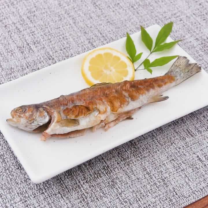 連載：ふつわニジマスの塩焼き - OVNI オヴニー・パリの新聞