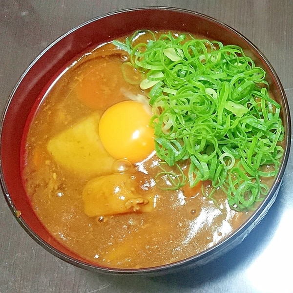 片栗粉なしカレー強めのカレーうどん。とろーり卵と千切りキャベツ。ごはんを入れてもおいしい