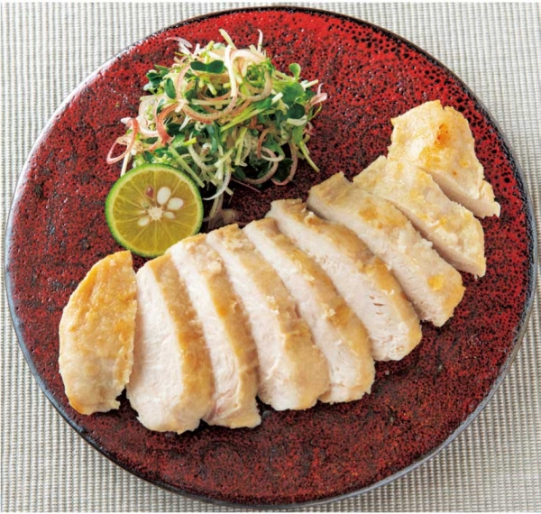 しっとり仕上がる鶏むね肉のゆで方。ポイントは下ごしらえと火加減