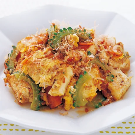 豆腐なしでも大満足「ゴーヤチャンプルー」の作り方。調味料1つで味付け簡単 - macaroni