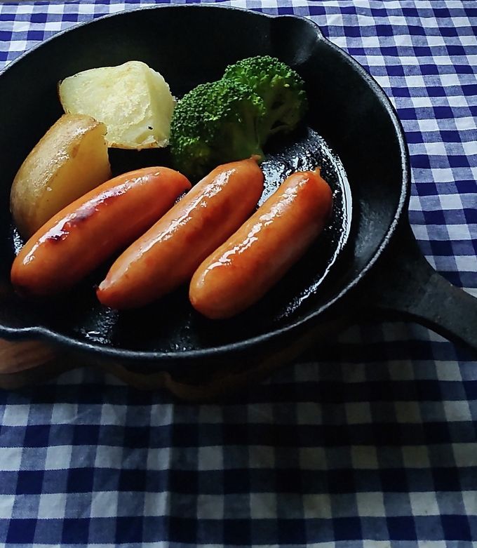 ソーセージ盛り合わせ肉焼き祭り屋台の大きなお皿に串のグリル - おやつのストックフォトや画像を多数ご用意 - おやつ, ウクライナ, オイリー -iStock