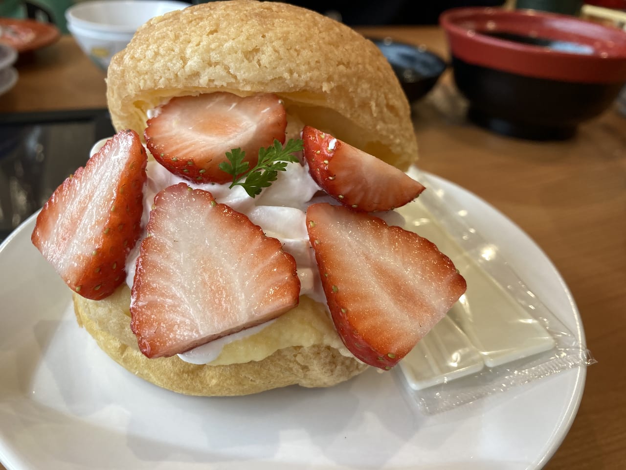 シュークリームのイラストかわいいフリーアイコン・イラストの無料素材サイトフリーペンシル