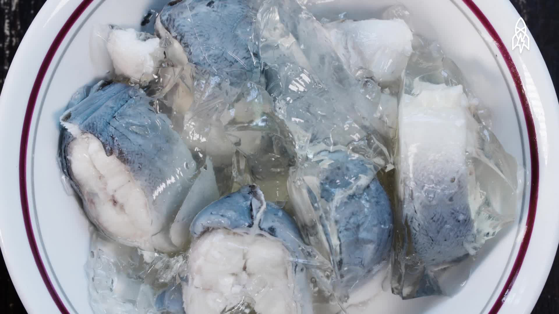 イギリスのウナギ料理が酷いと話題！これを美味いという人探してみた - macaroni