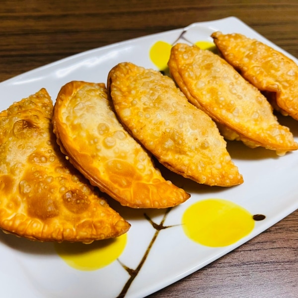 Deco'sキッチン ツナとチーズたっぷり！餃子の皮でなんちゃって「ミニパイ」を作ろう