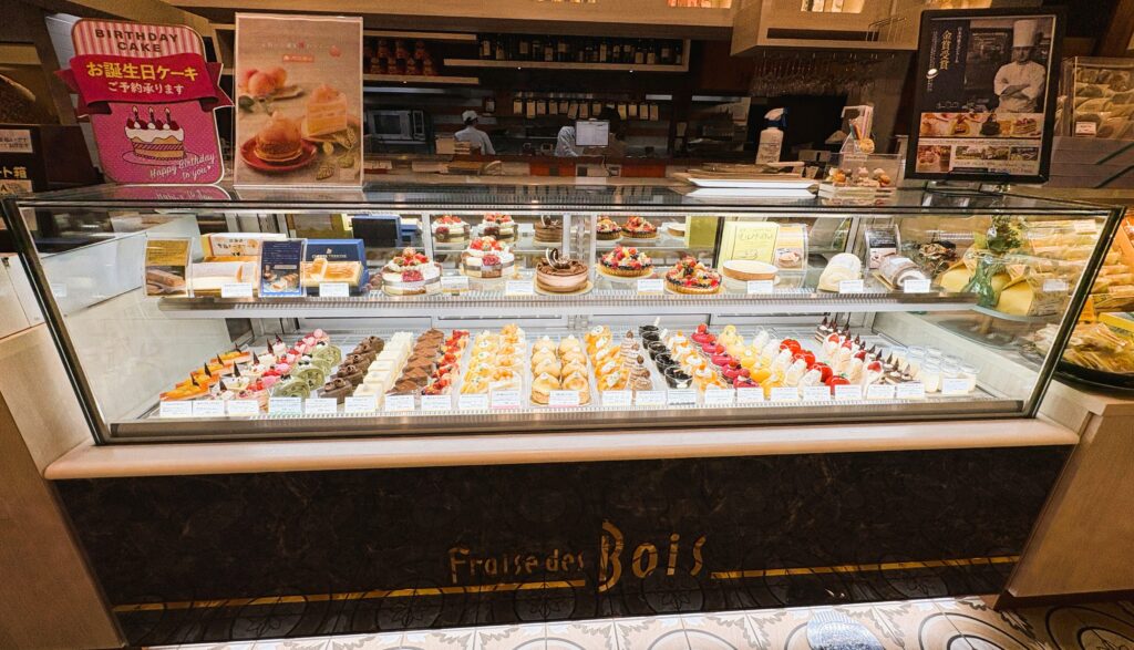 ランチ 食レポ アンジェラプレイスカフェに行ってきた！ 〜プレミアムランチ 豚トロとチーズのトマトソースパスタ 〜 - 北本日記