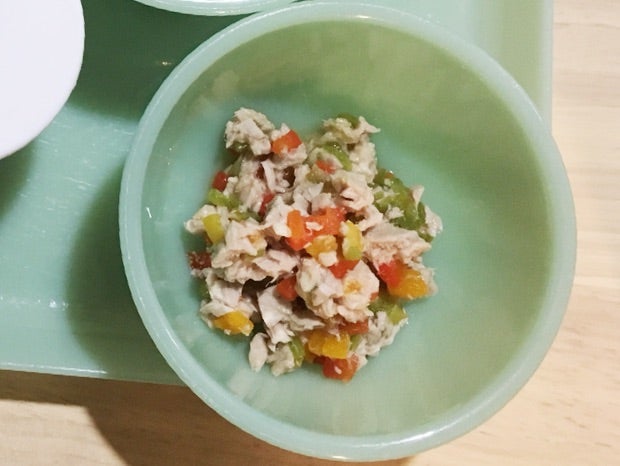 こんにちは、@mgmg_shu です🥰 ⁡ ⁡ れんこんチーズ焼き🧀 ⁡ ⁡材料 約3食分⁡ ◇れんこん 70g ◇粉チーズ 小さじ1⁡ ⁡ 𝕞𝕖𝕞𝕠 ⁡ ✎作り方 ①れんこんの皮をむき、 約15分水にさらしてアク抜きする。 ⁡ ②れんこんをすりおろし、粉チーズを混ぜる。 ⁡③弱火で