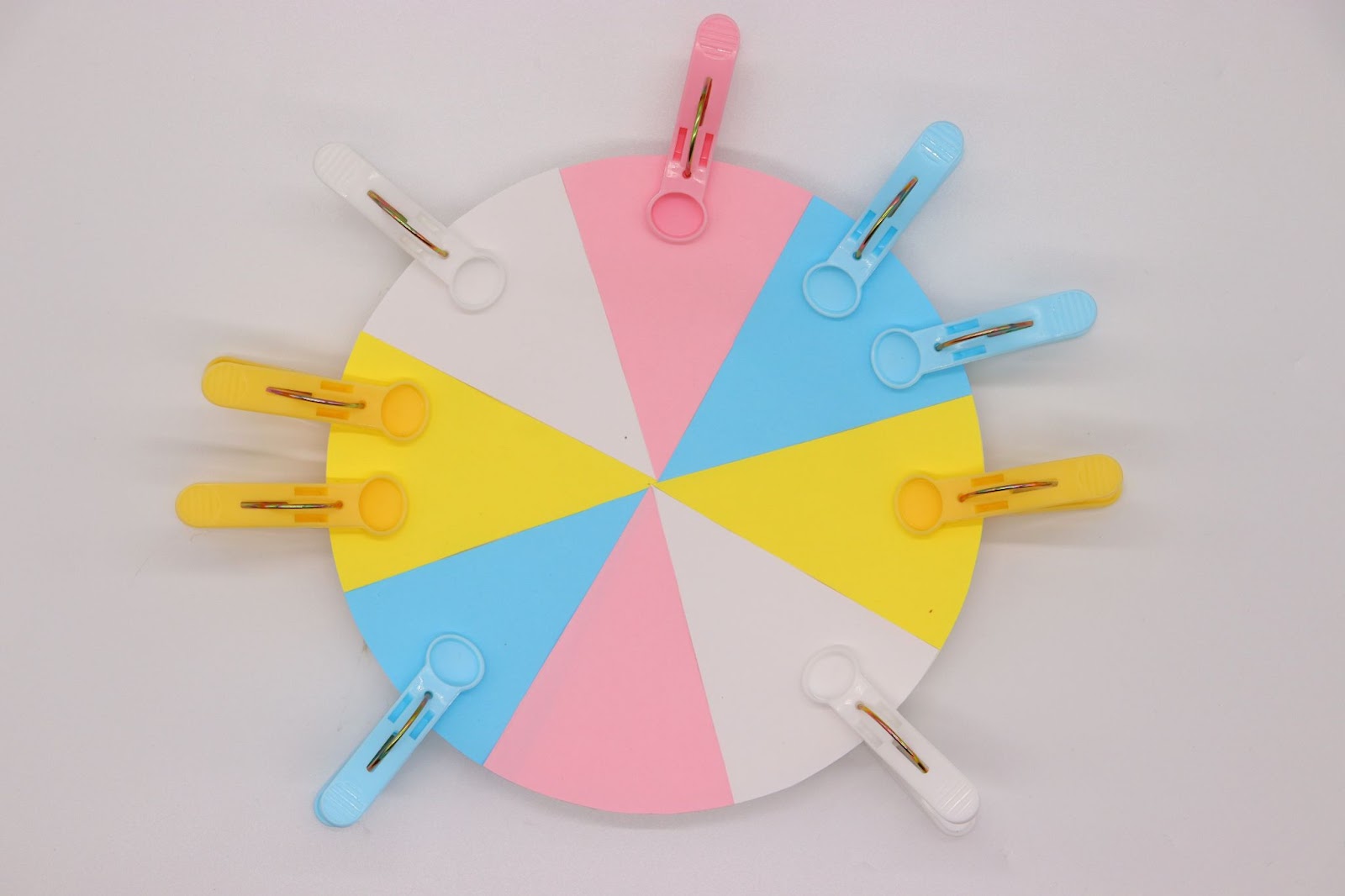 洗濯バサミ遊び♪20枚セット 指先トレーニング 知育玩具 モンテッソーリ おもちゃ・人形 mimi 通販 17335595Creema クリーマ