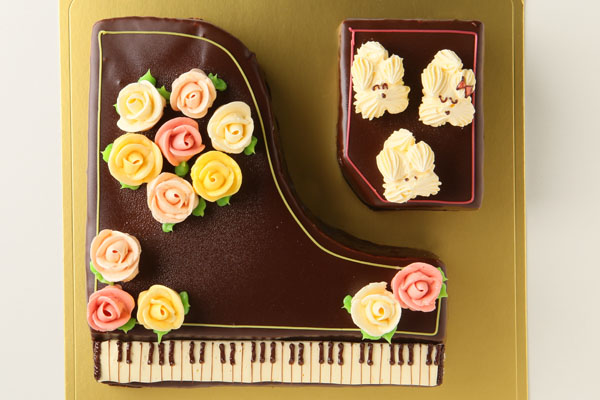 可愛いピアノケーキ♪思い出をケーキに♪