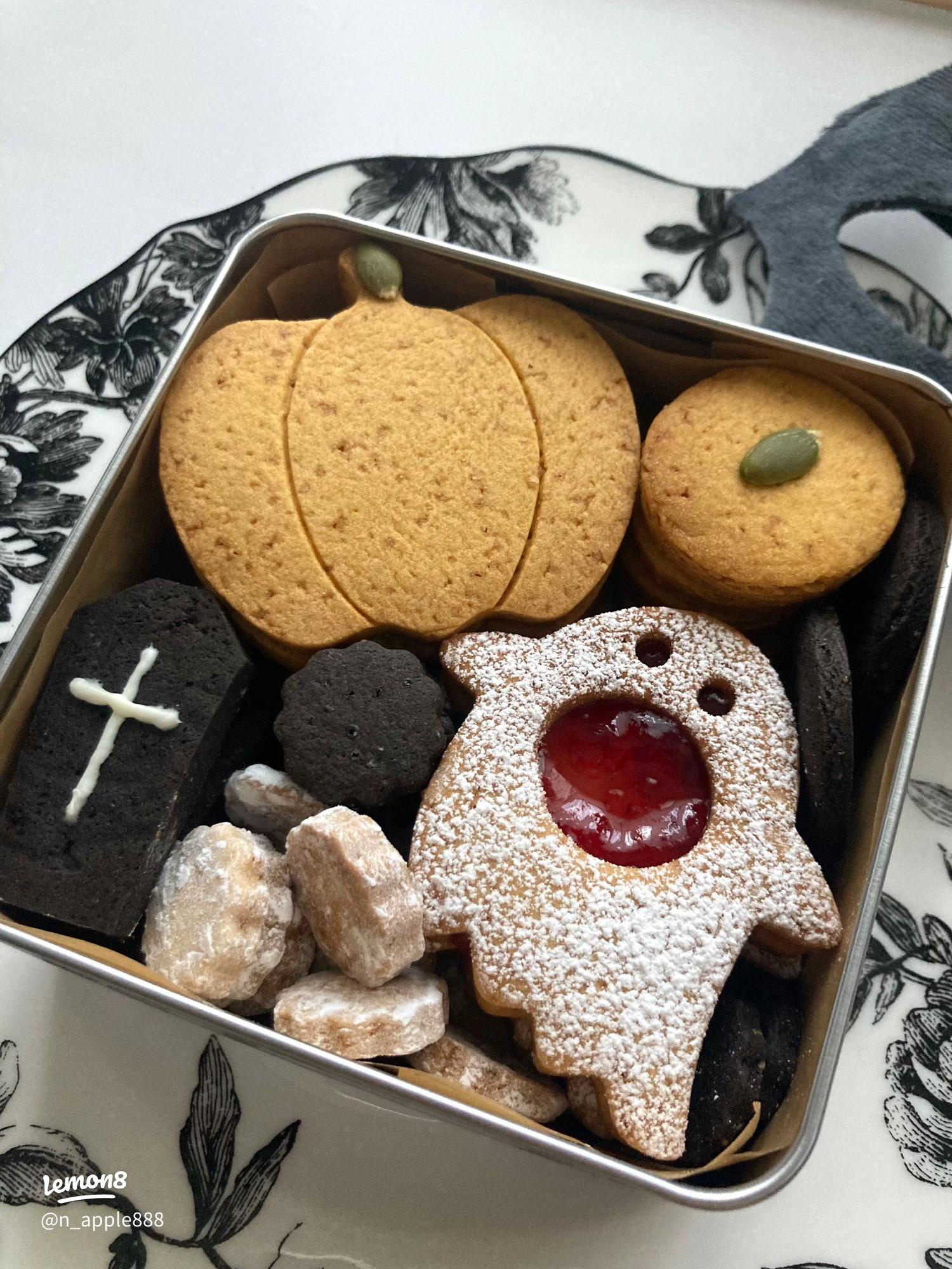 クッキー缶を詰め詰め 12種類の手作りクッキー缶アイシングクッキーのおまけ付き♪