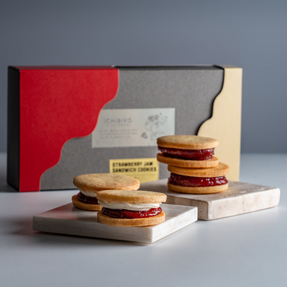 Y*。様 イチゴジャムクッキーくんの編みぐるみブローチ〇 ジャムサンドクッキー, 小さなうさぎ型の, いちごジャムサンドクッキー😊, クッキー生地は,アーモンドプードル入りで✨, いちごジャムにぴったりな, サクサククッキー, ひとくちサイズのかわいい, ジャムサンド