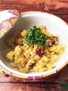 今日も会社でダイエット弁当😋 ⁡ ⁡ ◇さつまいも100g 炊飯器で炊いた？もの🍠 ⁡ ◇自家製鶏ハム＋アボカド 味付けはコショウのみ ⁡ ◇サラダスプラウト、人参、クレソン、白ごま、オリーブオイル、塩 ⁡ ⁡ 昨日たくさん作っておいた サラダと鶏ハムとさつまいもが大活躍