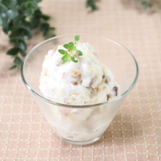 キウイのパンケーキ ヨーグルトホイップ添えNINOVAL COFFEEニノーバルコーヒ