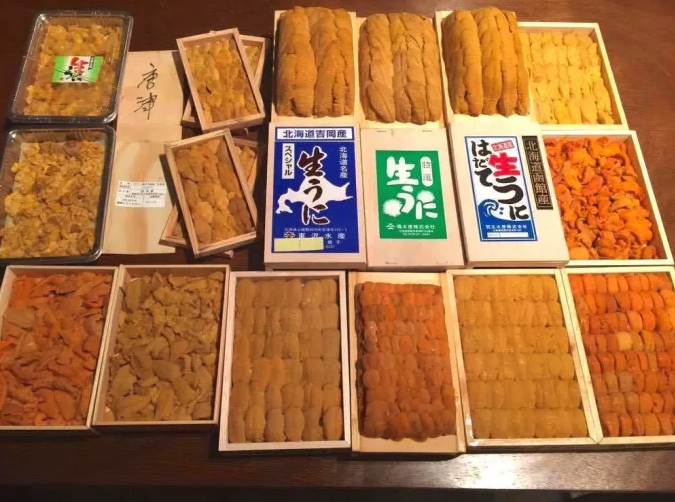 🌟本日の厳選生ウニ3種食べ比べ🌟 ウニの種類は毎日変わります！👀 季節、種類、産地等で味が全く違います !! ぜひ、その瞬間にしか味わえないウニをお刺身で食べ比べしてみてください💛✨ウニ雲丹uniholicウニホリックうにuniseaurchin旅行グルメ