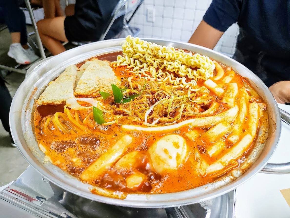 吉野で聖☆おにいさんを読みながら辛ウマなトッポギを食べる ビビンシッタン