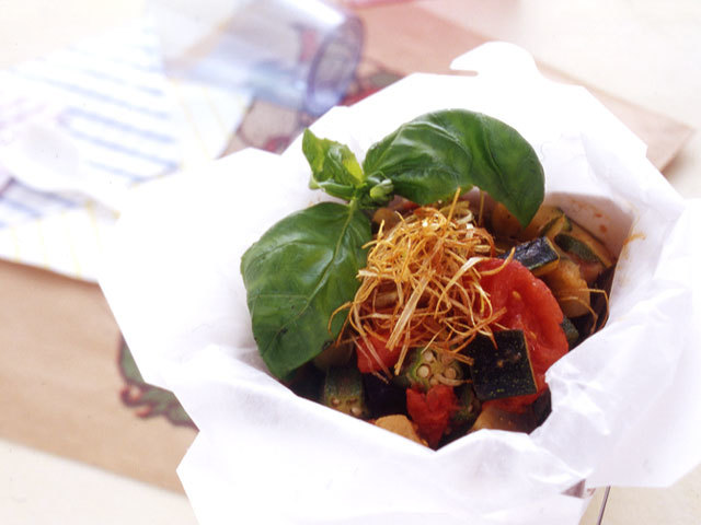 きのことアンチョビの炊き込みご飯しらいのりこ ごはん同盟