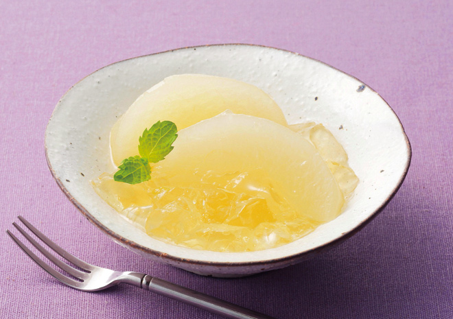 砂糖なしde梨のコンポート ﻿ コンポートが砂糖なしで﻿ 簡単にできちゃう！﻿ ﻿ お砂糖使わず﻿ 体にやさしくって﻿ 満足なデザートが作りたい時に﻿是非作ってみてくださいね♪﻿ ﻿ 梨は薬膳的にも﻿ 体を潤す効果があるけど﻿ 冷やすので、﻿ こうやって火に通すといいの