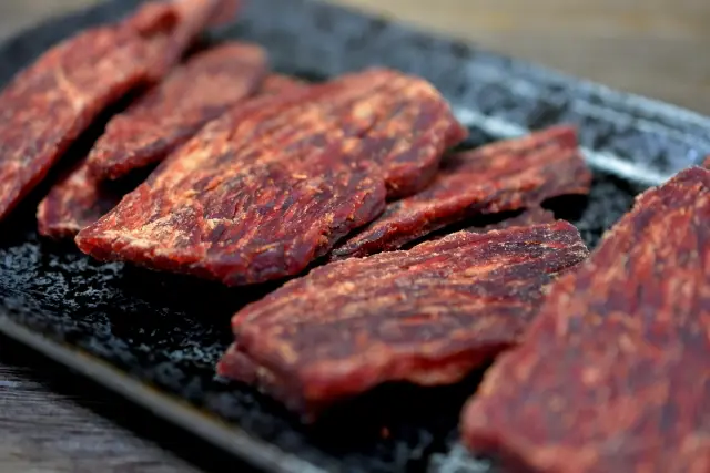 お酒がすすむ自家製簡単ビーフジャーキ