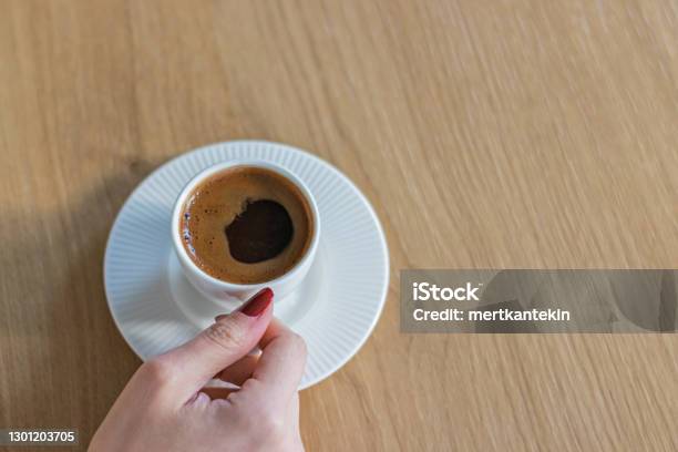 上から見たお茶とお茶を持つ手イラスト - No: 23791399無料イラスト・フリー素材なら「イラストAC」