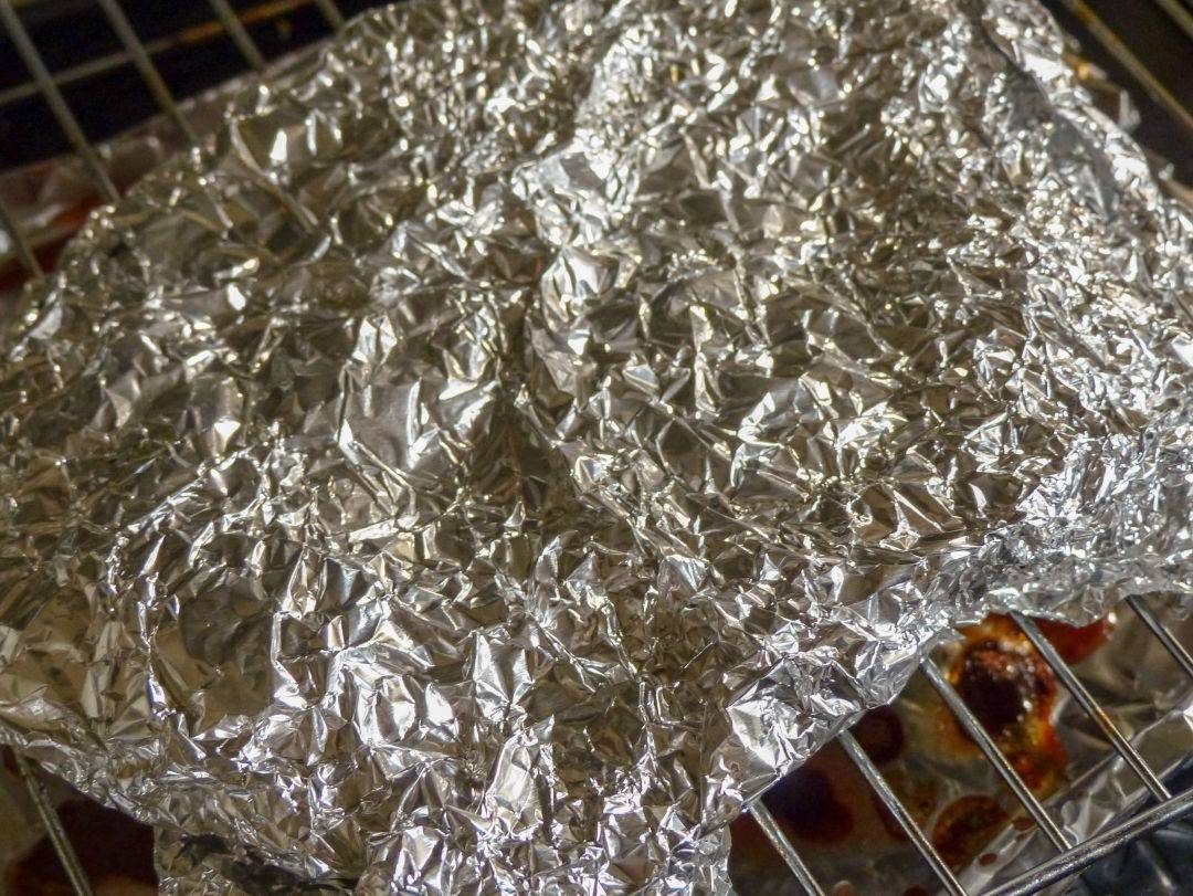 キャンプやバーベキューでステーキを絶品に仕上げる！ 「アルミホイル」を使った究極の焼き方を伝授 - ハピキャンキャンプ・アウトドア情報メディア