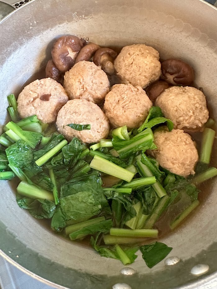 ひと口食べたらリピ確のおいしさ！キャベツとえのきの肉団子スープ もあいかすみのOL仕事めし- macaroni