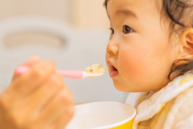 離乳食のうどんは中期から！1回の量と冷凍法、オリジナルレシピをドドンと紹介中