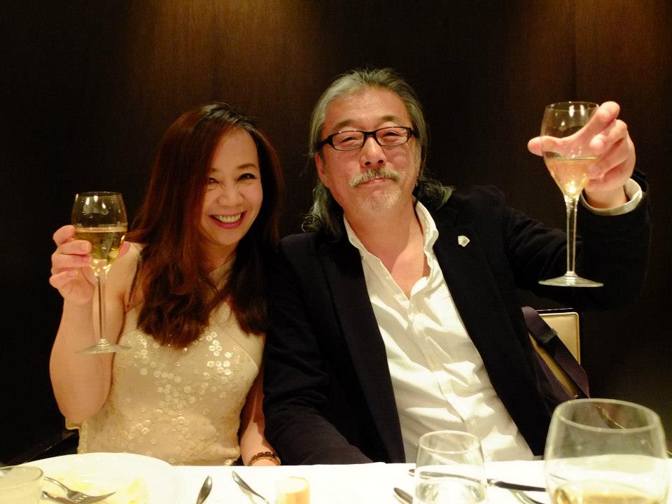 シャンパングラスの持ち方 日本は違う全ての年代の女性へ 10年後もhappyでいるために 空飛ぶセミナー講師の金田奈美子