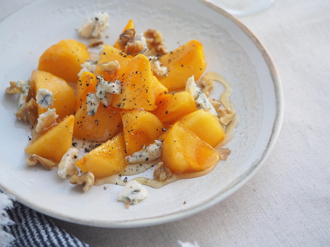 柿とブルーチーズのサラダ