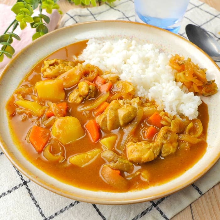 給食の先生のレシピ 子どもも大好き！自家製ルーでつくるカレーライス献立 給食の先生がつくる家族に愛されごはん 1- レタスクラブ