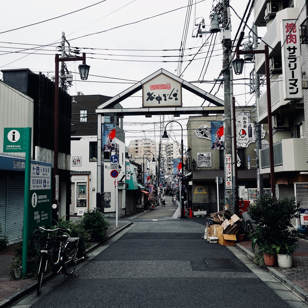 神社1階になぜか居酒屋が――混沌と猥雑の迷宮街「鶯谷」をゆく【連載】東京色街探訪（5） | アーバンライフ東京