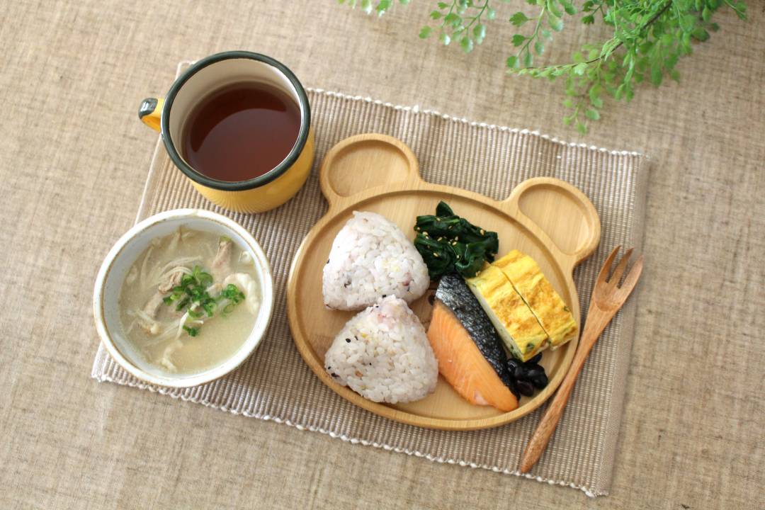 こんばんは😆✨✨ ⁡ ⁡ 今日は愛用中のワンプレート皿のご紹介を😍❤️ ⁡ どれもお気に入りですが、ダイソーの150円皿はやっぱり一番オススメ☺️👍✨✨⁡ 150円の26cm皿は激安😍 見つけた時はテンションあがったなーー🤣 ⁡ ⁡ お高いお皿は楽天のスーパーセールで安くなる