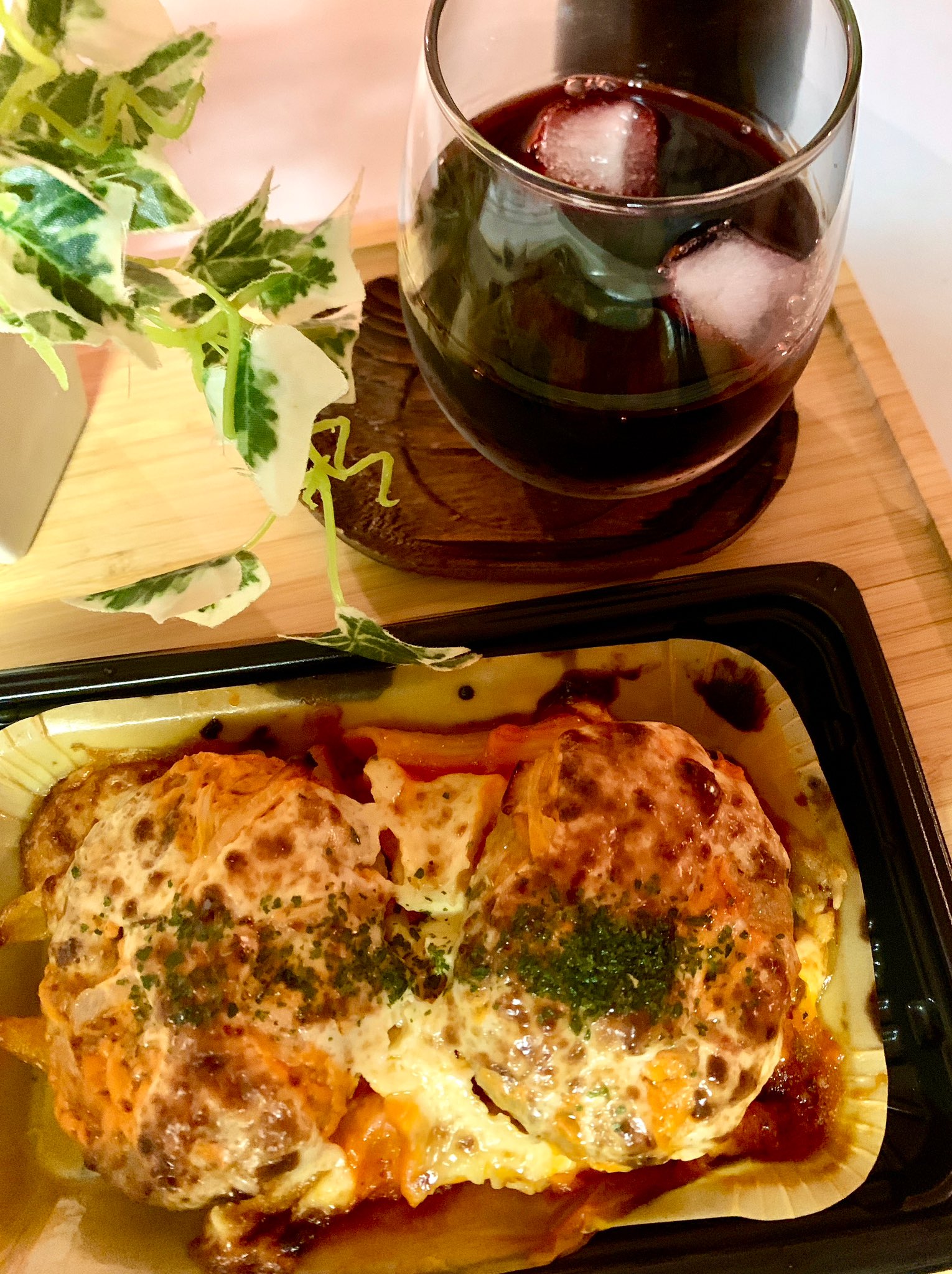 頑張りたくない時の晩ご飯に味付け楽チン！我が家の煮込みハンバーグ⁡ ✔︎手間抜きレシピ ✔︎簡単レシピ ✔︎お肉レシピ ⁡´＿｀; ﾂｶﾚﾀ━、、、。 そんな日の晩ご飯に 我が家でよく登場するパターンです。 ⁡ お肉屋さんのハンバーグ活用で 味付けが超楽チン