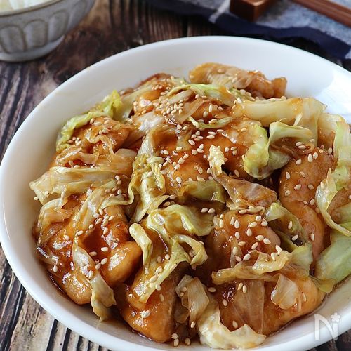 ごはんのおかずにぴったり！ 鶏肉とキャベツの味噌炒め