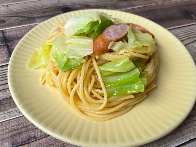 カルディ もっちり麺に濃厚えび塩だれがからむカルディオリジナル「海老塩焼きそば」が絶品＆よりおいしく！簡単レシピサンキュ