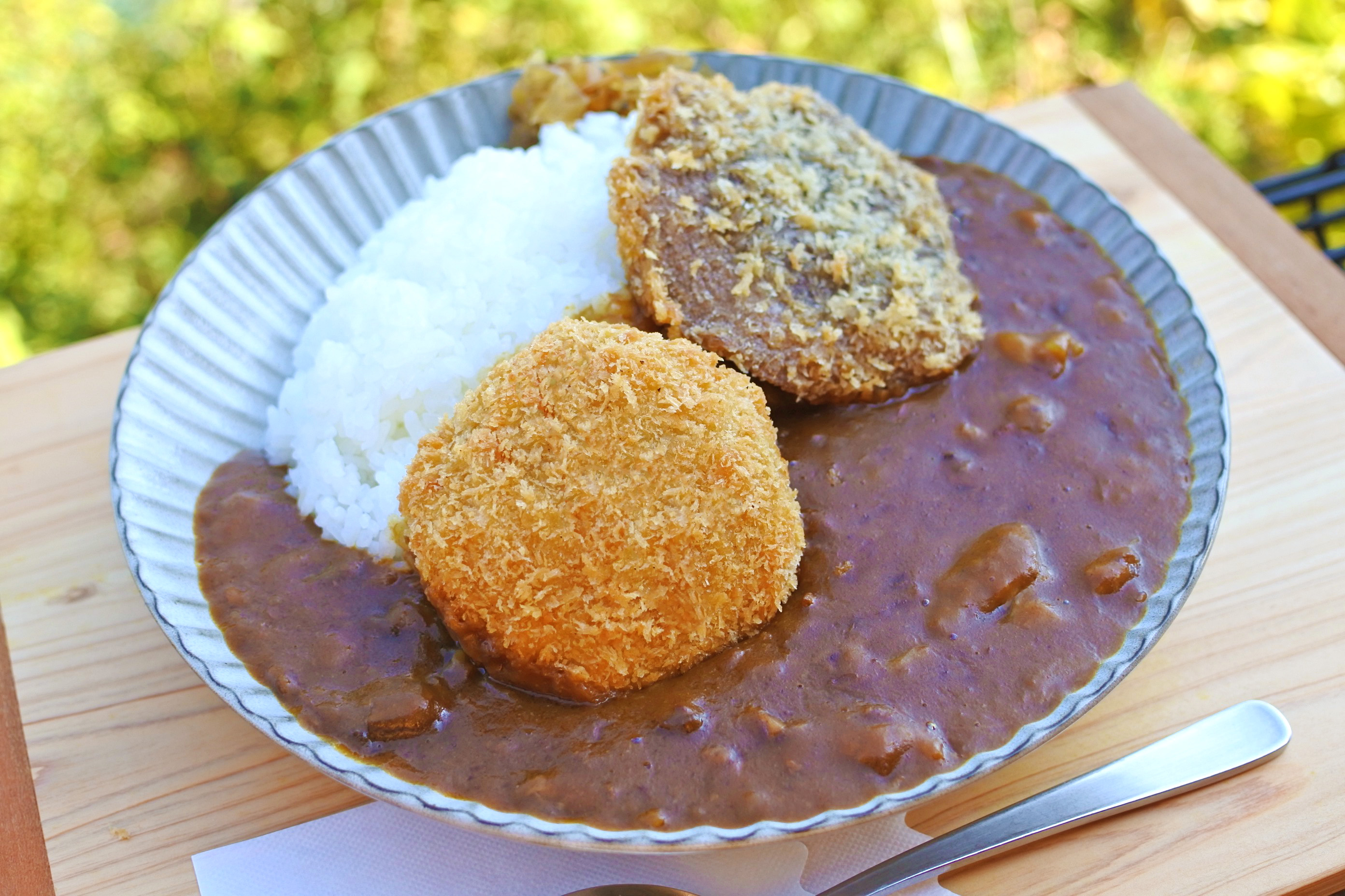 kojima夜ご飯のテイクアウト始めました😊 お弁当は当日のご注文でも大丈夫です。5時半以降の受け渡しとなっております。クリスマス🎄や忘年会などのオードブルも承り中です。 写真は5〜6人前です。内容は異なります。和歌山県 田辺市 龍神村Instagram