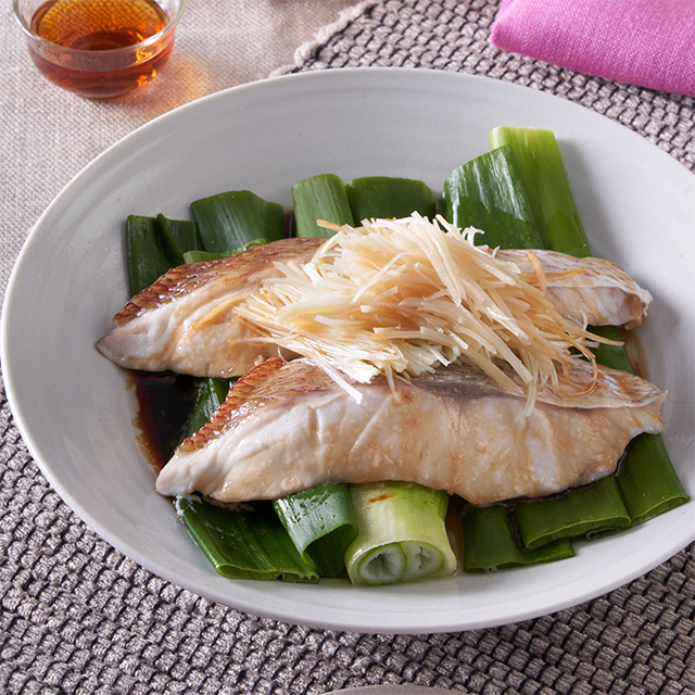 ご飯泥棒 蒸した魚に熱々の油をジュゥ〜〜〜ッ！清蒸魚 チンジャンユー の作り方TSURI HACK 日本最大級の釣りマガジン - 釣りハック