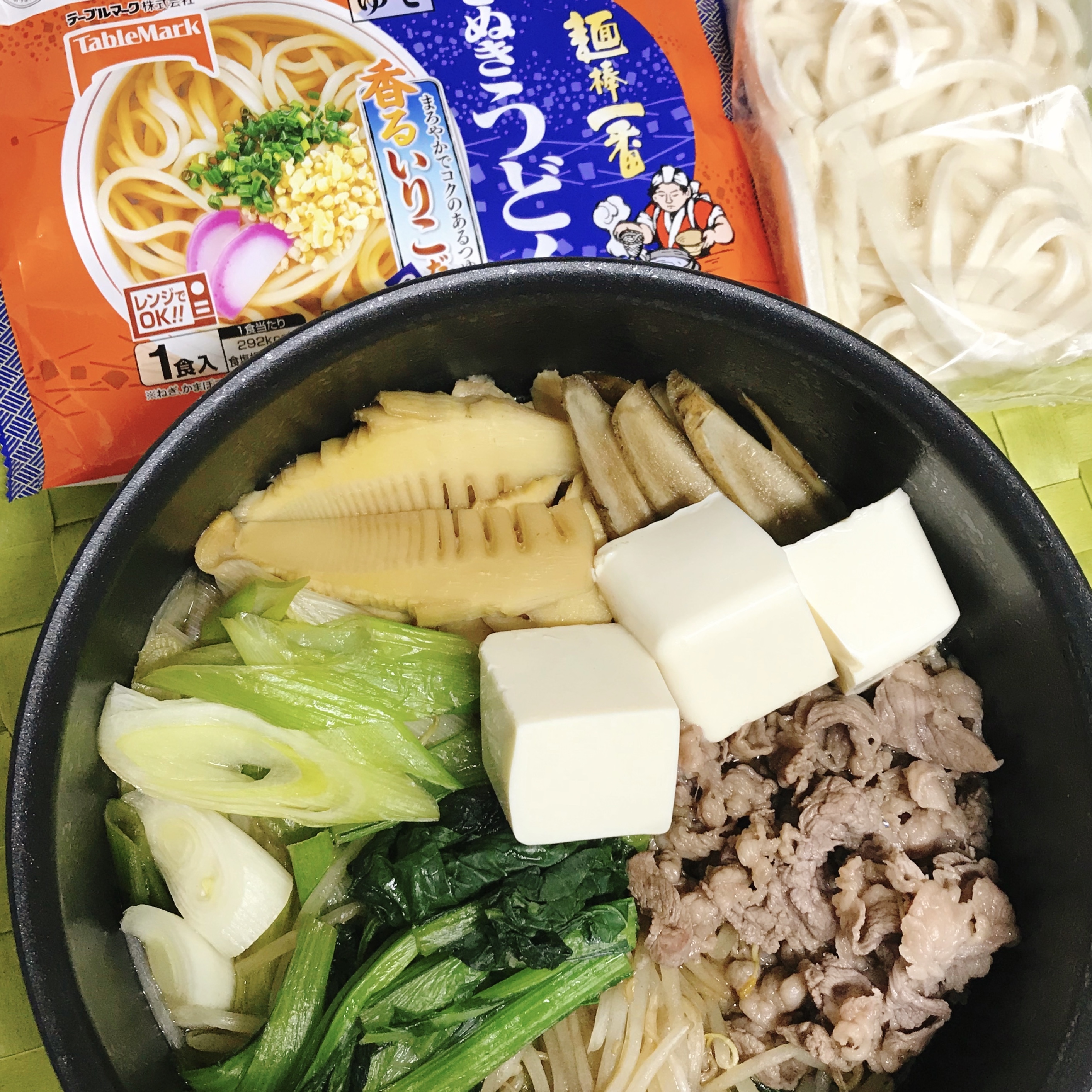 理想のすき焼き, 「材料」, ・良いお肉致死量, ・好きなお野菜 致死量, ~割り下~, ・味醂 200cc, ・酒 15cc, ・砂糖 100g,・醤油 180cc濃口だけどやさしい甘味のやつ キッコーマンオヌヌメ , ~昆布出汁~, ・昆布 2枚, ・水300cc, 「作り方」,1.すき焼き前夜祭に、割り下を火にかけ沸騰してから2~3分待ちアルコールを飛ばす。,