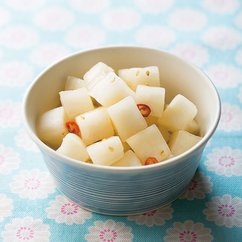 Amazon.co.jp: 大根カクテキ1kg 業務用サイズ 極上だいこん かくてき 北海道の名店 トトリフーズ 辛口キムチタイプ 韓国伝統の味防腐剤不使用 朝鮮漬け ダイコン カクテギ ととりふーず 国内産大根使用 : 食品・飲料・お酒