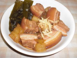 ザ・王道！三枚肉の煮付けの入った「沖縄そば」 – オリオンストーリ