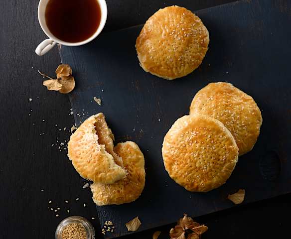 File:HK Food Sweetheart Wife Cakes @ Sheung Wan Morrison Street 老婆餅.jpg -Wikimedia Commons