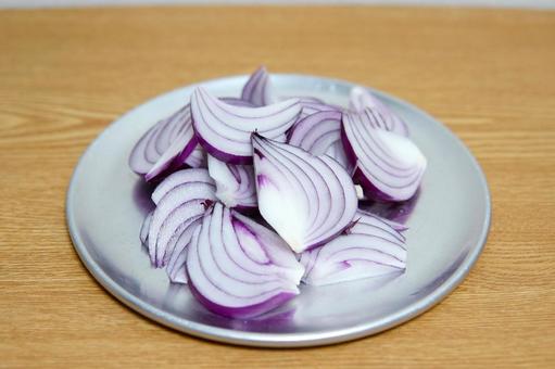 みんなみの里 色鮮やかな「紫たまねぎ」は生でいただくのがおすすめです 無印良品
