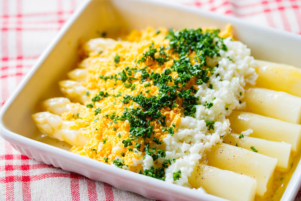 ホワイトアスパラのフライパン茹で ホワイトアスパラの茹で方 のレシピ - 榎本美沙のレシピサイト「ふたりごはん」発酵食品、季節料理のレシピ