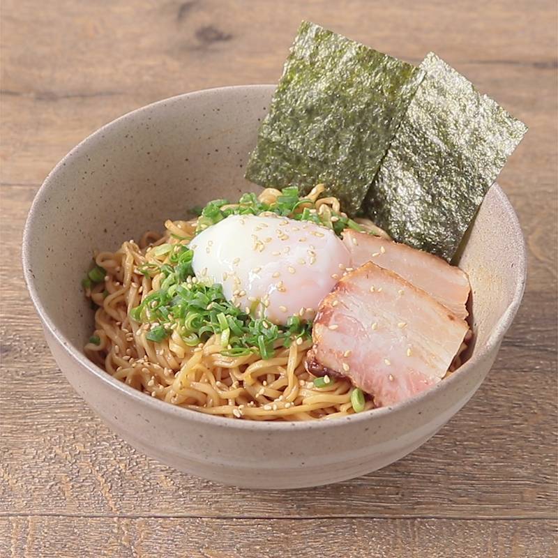 ごつ盛り 油そば！ポークを利かせた醤油ダレに食欲そそる“にんにく”や“ごま油”が香る期間限定の一杯きょうも食べてみました