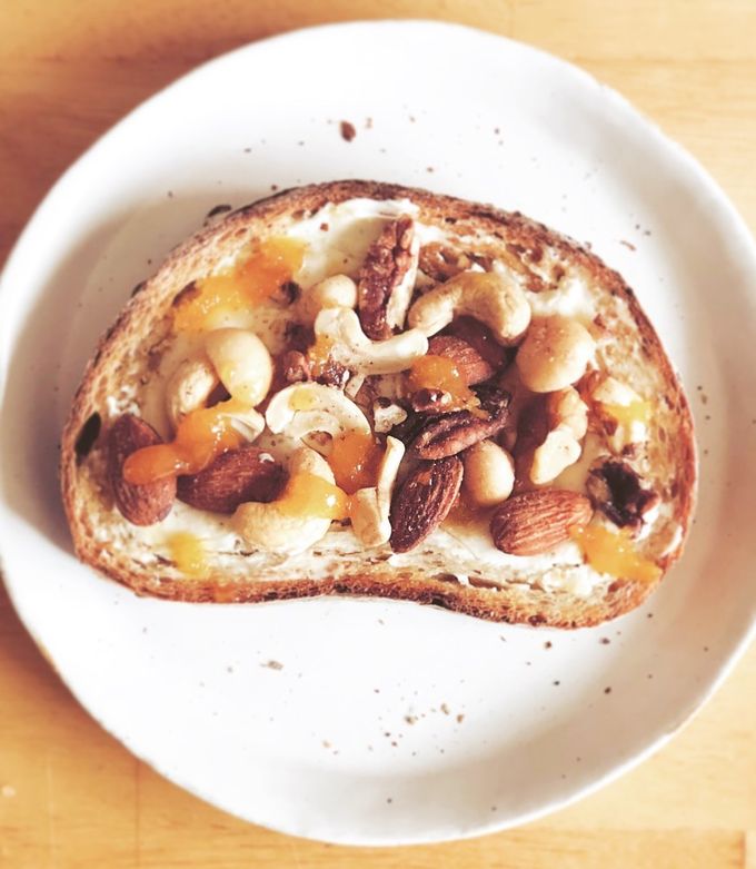 クリームチーズとドライフルーツのトーストクラシル