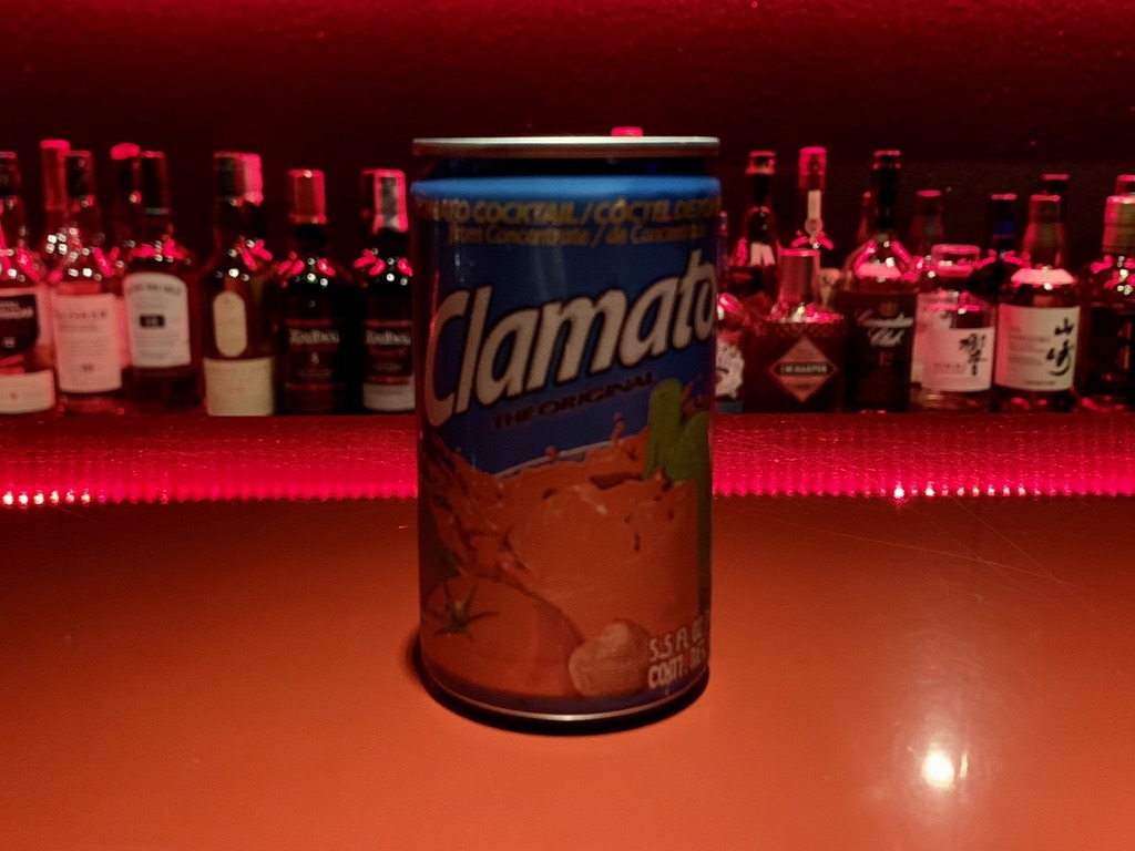 bloodybullbloodycocktailrecipe どうもです♪新年初投稿でオリジナルカクテル『ブラッディ・ブル・シーザー』早速作ります！当店のウエルカムスープのコンソメスープ。 コンソメスープレシピ！ハモン・セラーノ.コンソメの素.粉末松竹.椎茸.トリュフオイル.昆布出汁