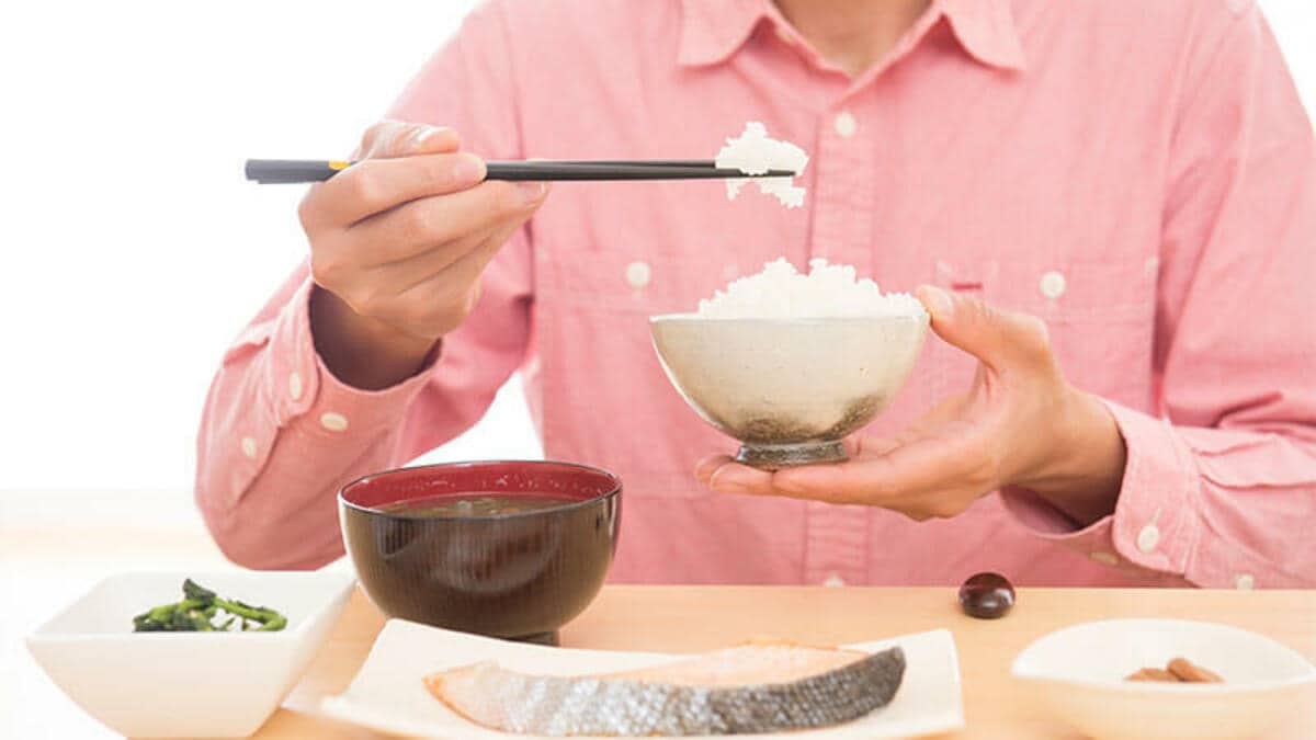 もう満腹なのに食べ続けてしまうのを防ぐにはどうすればいいのか？ - GIGAZINE